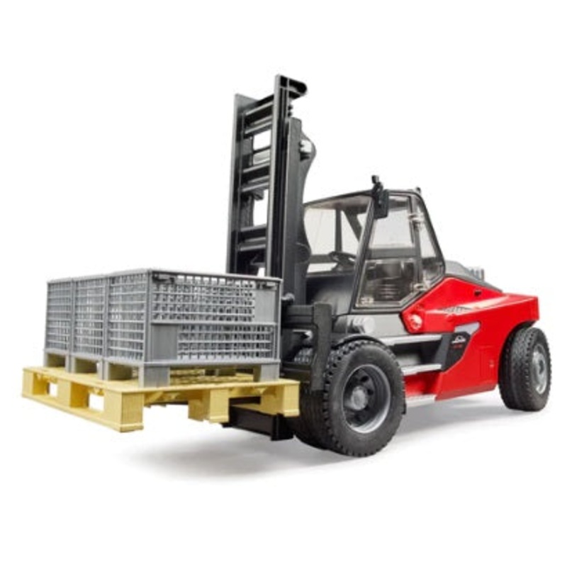 Linde HT160 Forklift with Pallet and 3 Pallet Cages