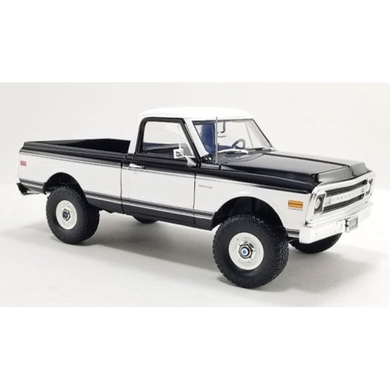 1/18 1969 Chevy K10 4x4 Black/White