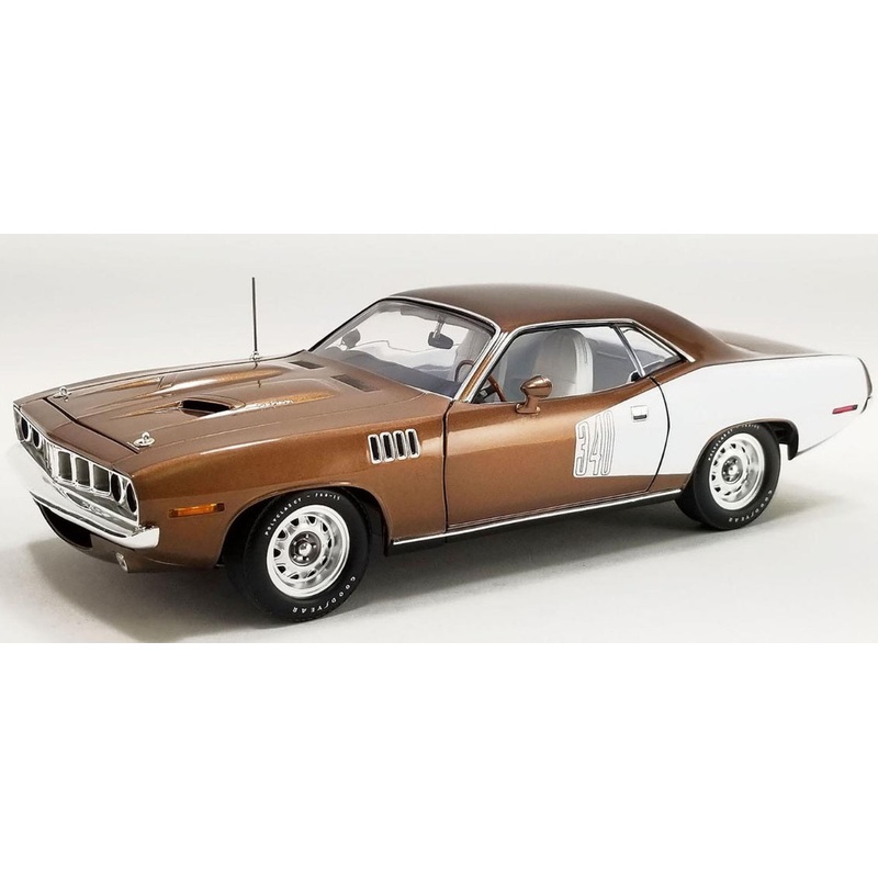 1/18 1971 Plymouth Barracuda Tahitian Walnut Metallic and White