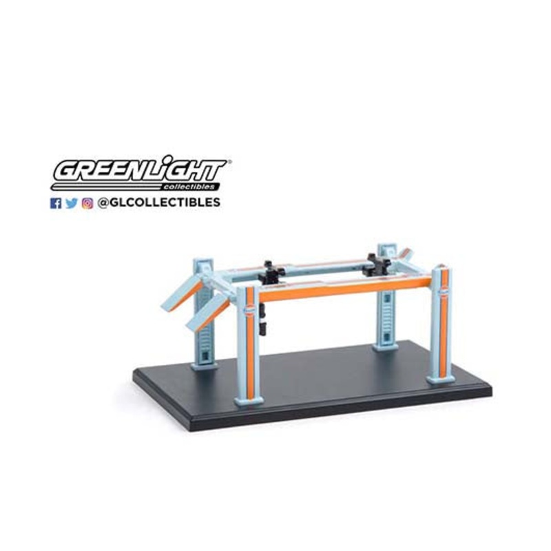 Greenlight - 1/64 Auto Body Shop Four Post Lift Series 1 (Gulf Oil)